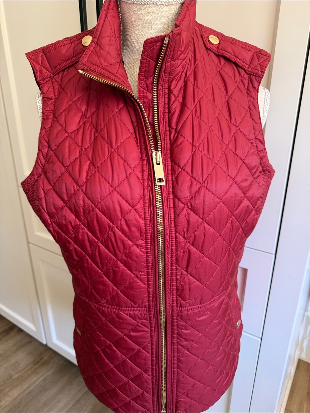 Women’s Burberry Tindale Quilted crimson Red Sleeveless Vest Gold buttons Large